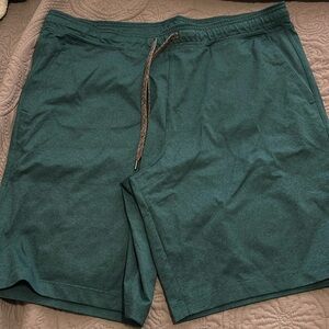 Men’s 32 Cool shorts
NWOT
Emeralds green color